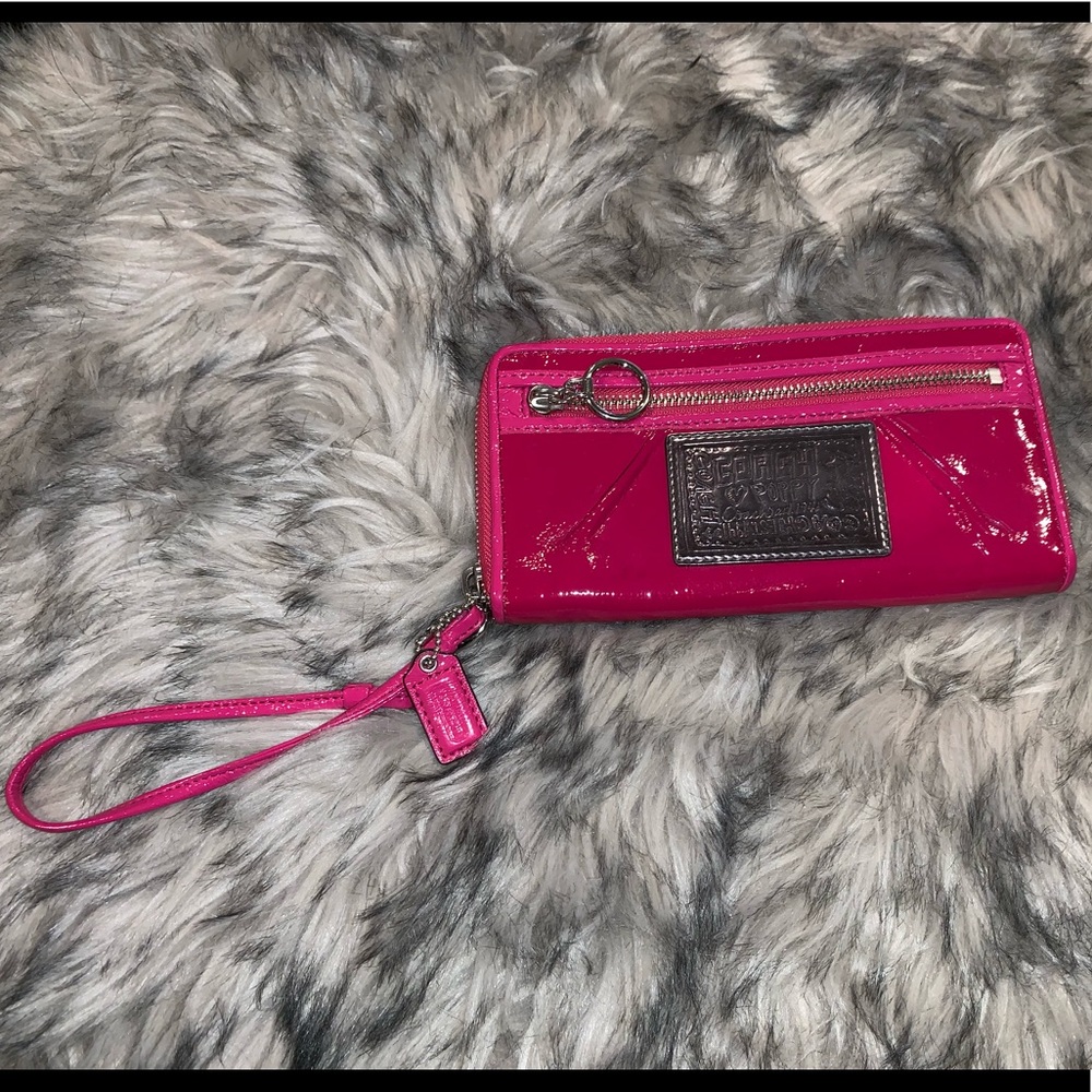 💋Coach Poppy Pink Patent Leather Wallet